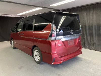 Nissan SERENA  с аукциона в Японии