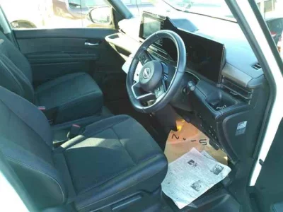 Nissan SERENA  с аукциона в Японии