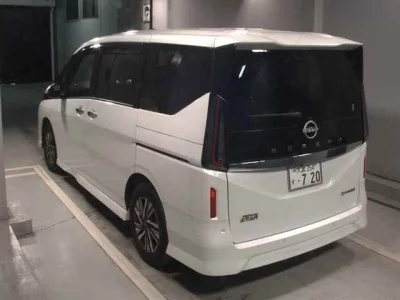 Nissan SERENA  с аукциона в Японии
