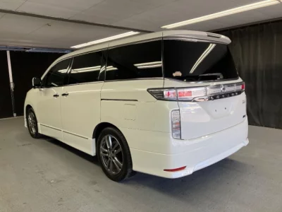 Nissan ELGRAND  с аукциона в Японии