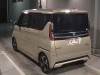 Nissan ROOX лот № 8250 оценка 4  с аукциона в Японии 1