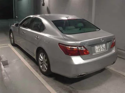 Lexus LS  с аукциона в Японии