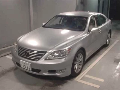 Lexus LS  с аукциона в Японии