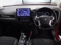 Mitsubishi OUTLANDER PHEV лот № 10364 оценка 4  с аукциона в Японии 4