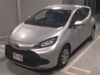Toyota AQUA лот № 8440 оценка 4  с аукциона в Японии 3