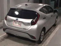 Toyota AQUA лот № 8440 оценка 4  с аукциона в Японии 4