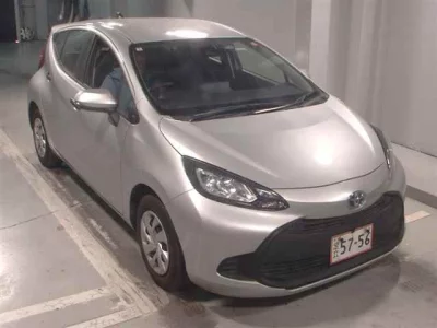 Toyota AQUA  с аукциона в Японии