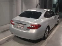 Nissan FUGA лот № 8495 оценка 3.5  с аукциона в Японии 4