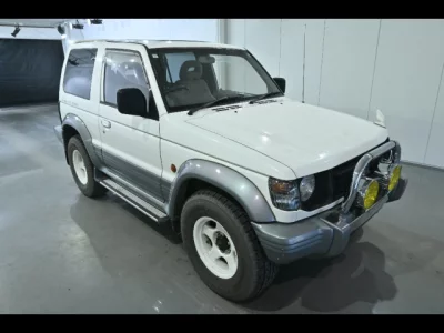 Mitsubishi PAJERO  с аукциона в Японии