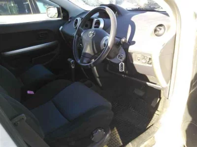 Toyota IST  с аукциона в Японии