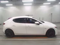 Mazda MAZDA3 лот № 36001 оценка 4.5  с аукциона в Японии 2