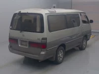 Toyota HIACE лот № 13 оценка 3.5  с аукциона в Японии 1