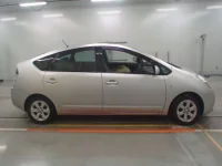 Toyota PRIUS лот № 10023 оценка 3  с аукциона в Японии 2