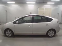 Toyota PRIUS лот № 10023 оценка 3  с аукциона в Японии 3