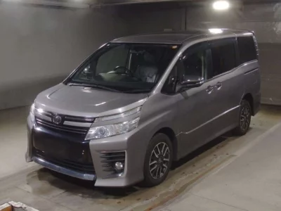 Toyota VOXY  с аукциона в Японии