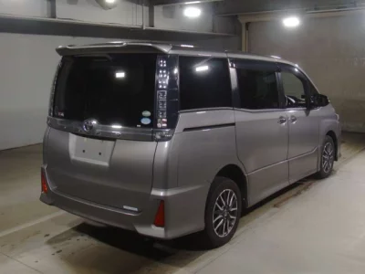 Toyota VOXY  с аукциона в Японии