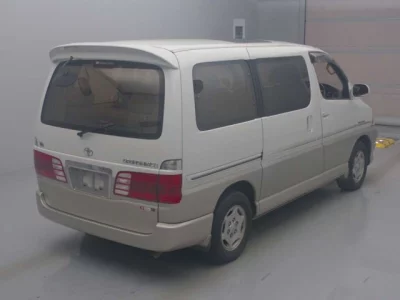 Toyota HIACE  с аукциона в Японии