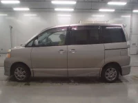 Toyota VOXY лот № 10040 оценка 3  с аукциона в Японии 3