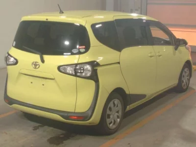 Toyota SIENTA  с аукциона в Японии