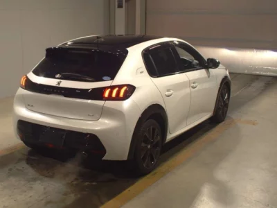 Peugeot 208  с аукциона в Японии