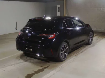 Toyota COROLLA SPORT  с аукциона в Японии