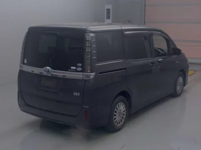 Toyota VOXY  с аукциона в Японии