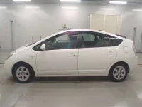 Toyota PRIUS лот № 36050 оценка 3.5  с аукциона в Японии 3