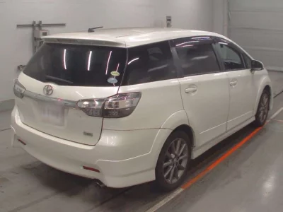Toyota WISH  с аукциона в Японии
