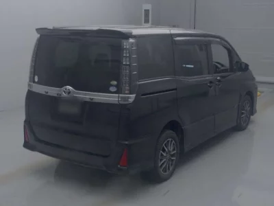 Toyota VOXY  с аукциона в Японии