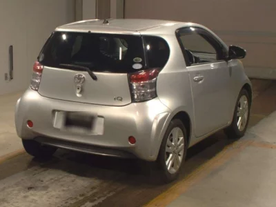 Toyota IQ  с аукциона в Японии