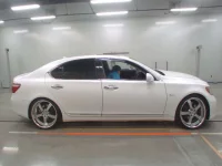 Lexus LS лот № 33079 оценка 4  с аукциона в Японии 2