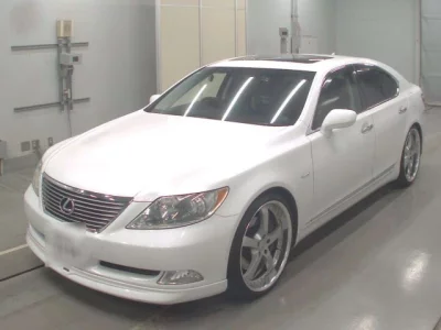 Lexus LS  с аукциона в Японии