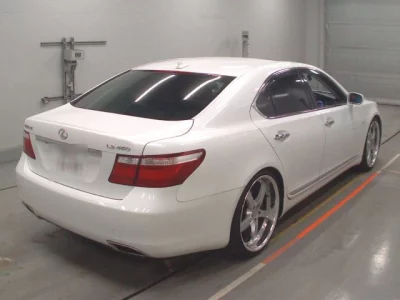 Lexus LS  с аукциона в Японии