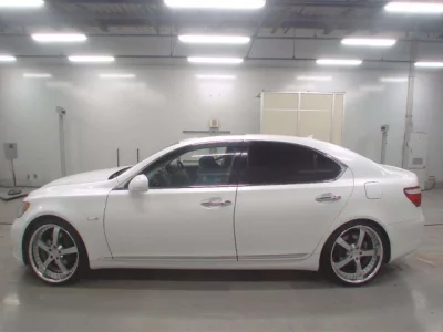 Lexus LS  с аукциона в Японии