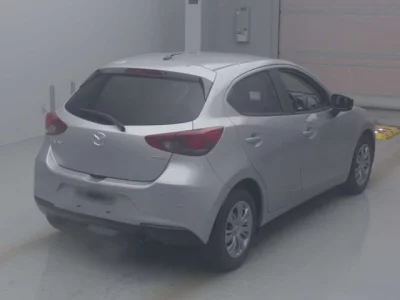 Mazda MAZDA2  с аукциона в Японии