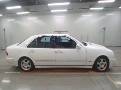 Mercedes-Benz E CLASS  с аукциона в Японии