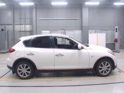 Nissan SKYLINE CROSSOVER