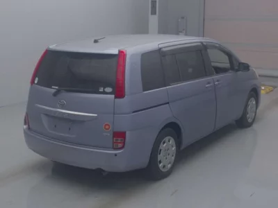 Toyota ISIS  с аукциона в Японии