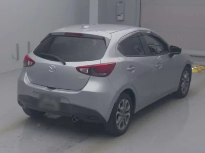 Mazda DEMIO  с аукциона в Японии