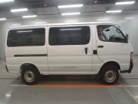 Toyota HIACE VAN лот № 33101 оценка 3  с аукциона в Японии 2