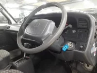 Toyota HIACE VAN лот № 33101 оценка 3  с аукциона в Японии 6