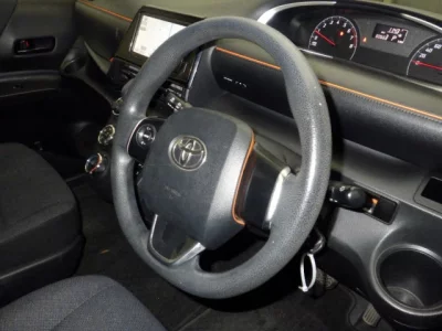 Toyota SIENTA  с аукциона в Японии