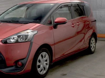 Toyota SIENTA  с аукциона в Японии