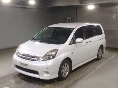 Toyota ISIS  с аукциона в Японии