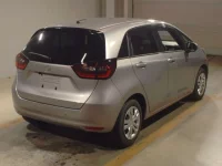 Honda FIT лот № 2112 оценка 4.5  с аукциона в Японии 1