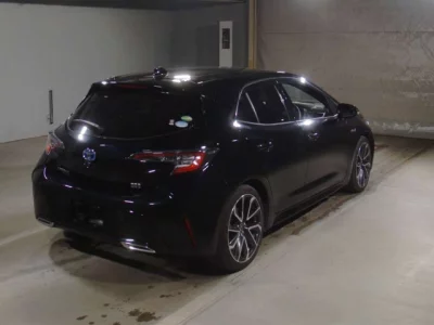 Toyota COROLLA SPORT  с аукциона в Японии