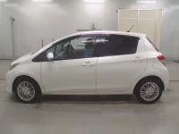 Toyota VITZ лот № 10201 оценка 3.5  с аукциона в Японии 3
