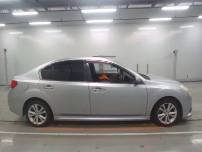 Subaru LEGACY B4  с аукциона в Японии