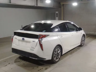 Toyota PRIUS  с аукциона в Японии