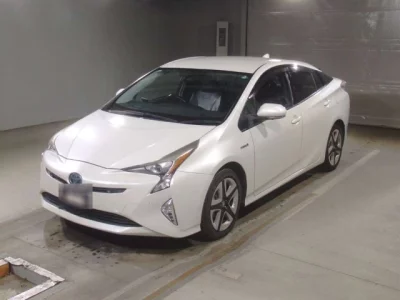 Toyota PRIUS  с аукциона в Японии